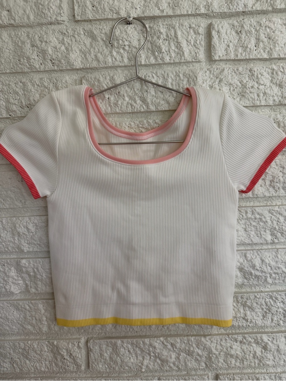 Athleta Rise Above NWOT White Ribbed Short-Sleeve Top with Pink and Coral Trim